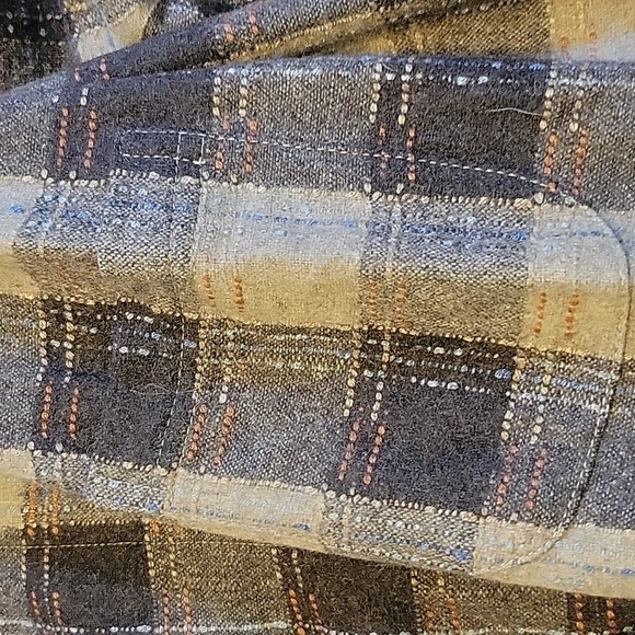 Field and Stream Heavy Flannel Shirt Size M Dark Brown Tan Plaid Outdoors Retro - Picture 5 of 6